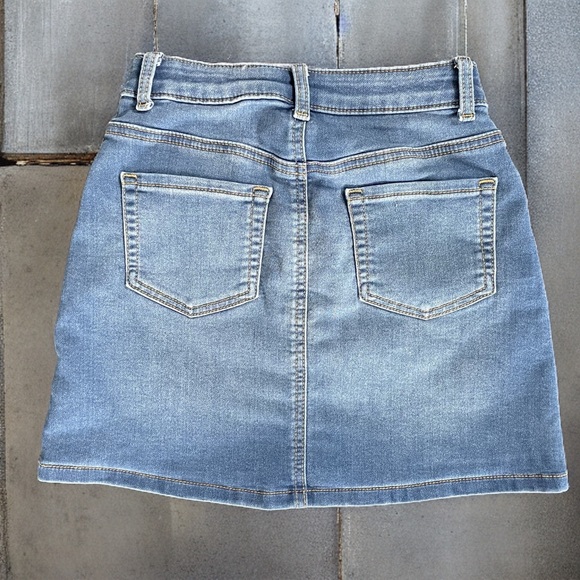 Girls Cat & Jack Skirt, Size M 7/8, Snaps, Stretchy - Picture 3 of 3